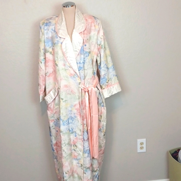 Natori Other - Vintage Natori Bathrobe
